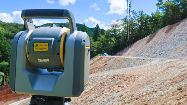 地上レーザー測量機器SX10のTS自動追尾機能を活用してUAV測量の評定点・検証点の座標を計測